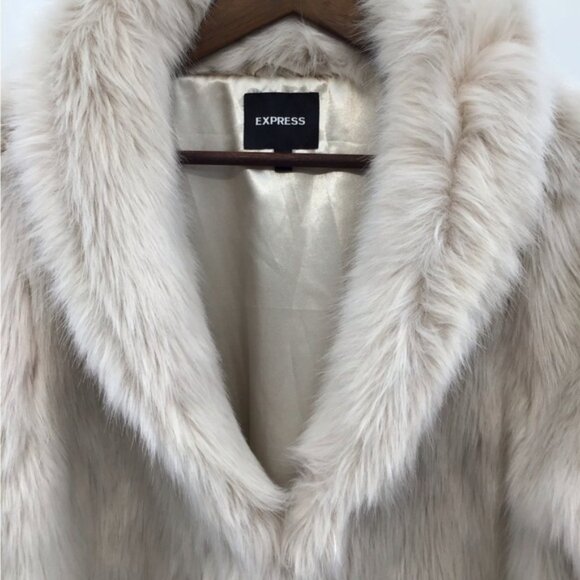 Express Cream Faux Fur Jacket - Picture 3 of 11